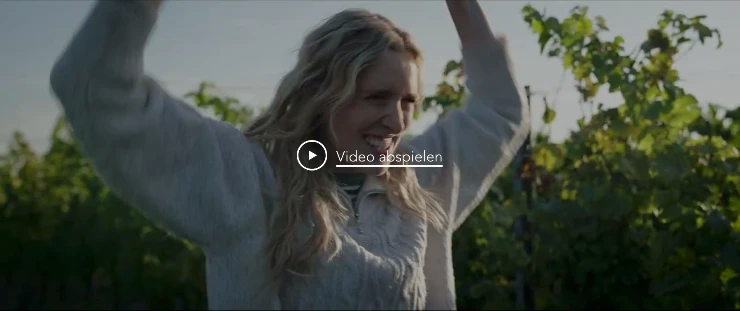 DREHBAR Official Showreel 2025 – eine Frau in den Weinbergen